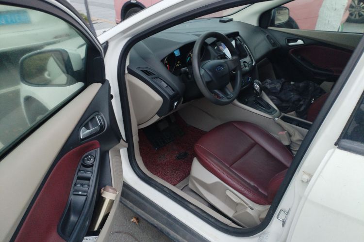 福特 福克斯 2015款 三厢 1.6L 自动舒适型中控内饰20