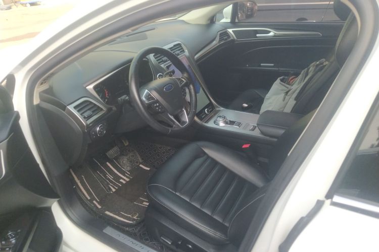 福特 蒙迪欧 2020款 EcoBoost 180 时尚型中控内饰20