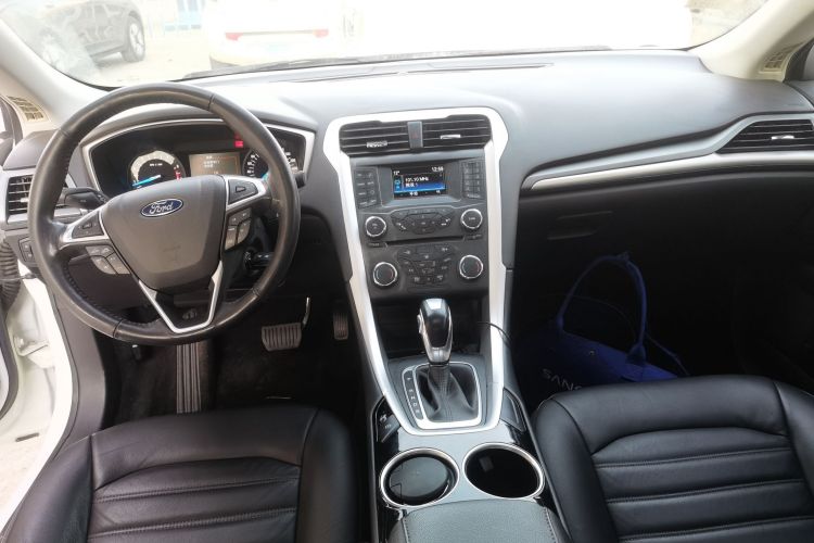 福特 蒙迪欧 2013款 1.5L GTDi180时尚型中控内饰12