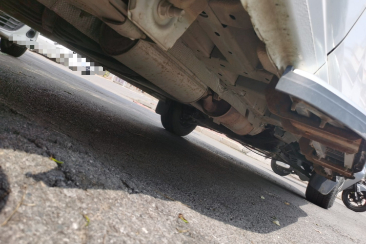 福特 全顺 2020款 2.0T汽油多功能商用车中轴低顶上掀尾门国VI局部细节9002