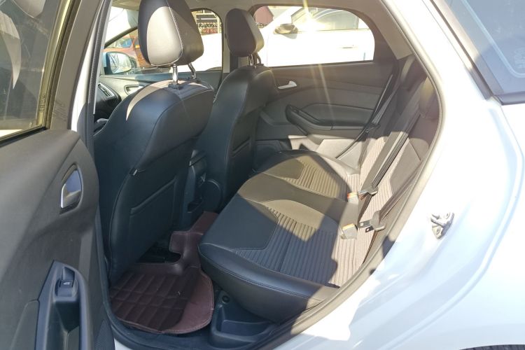 福特 福克斯 2018款 两厢经典 1.6L 自动风尚型智行版中控内饰21