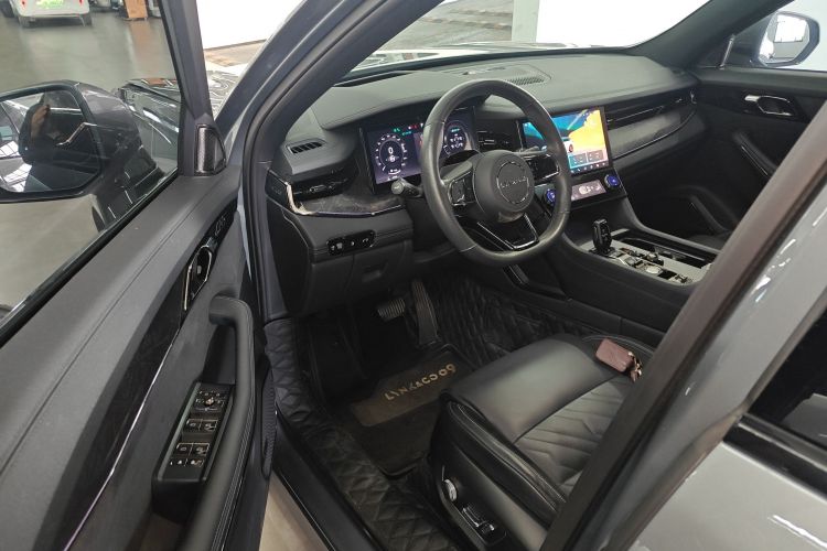 领克09 EM-P 2021款 2.0T PHEV Halo 六座中控内饰7003