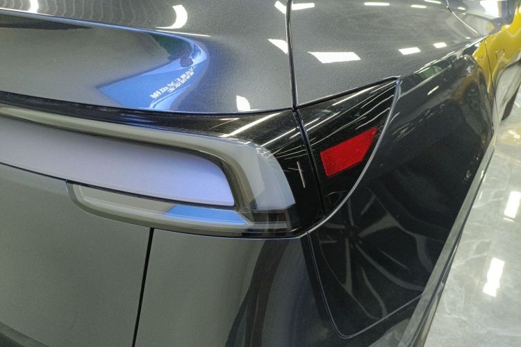 特斯拉 Model Y 2025款 后轮驱动版车身外观6006