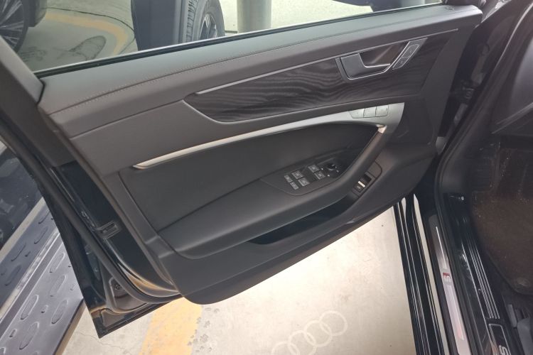 奥迪A6L 2024款 45 TFSI quattro 臻选动感型中控内饰47