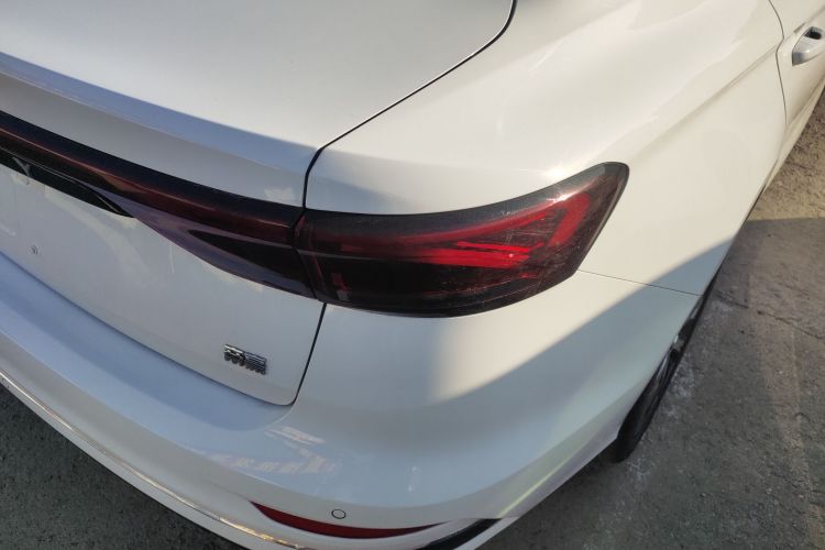 吉利汽车 帝豪 2022款 第4代 1.5L CVT尊贵型车身外观9