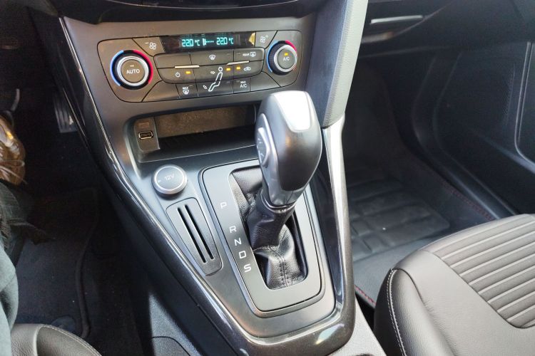 福特 福克斯 2017款 两厢 1.6L 自动风尚型智行版中控内饰18