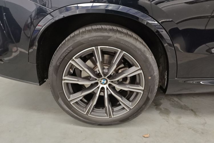 宝马X5 2022款 改款 xDrive 30Li 尊享型M运动套装车身外观6008