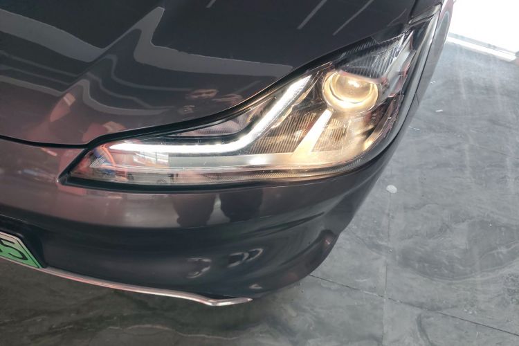 哪吒汽车 哪吒V 2022款 潮 300 Lite 磷酸铁锂局部细节36