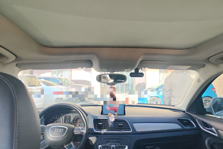 奥迪Q3 2013款 35 TFSI 进取型中控内饰22