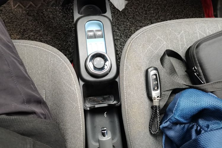 吉利银河 2024款 熊猫mini 200km 耐力熊中控内饰18