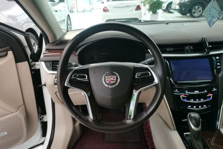 凯迪拉克XTS 2014款 28T 舒适型中控内饰13