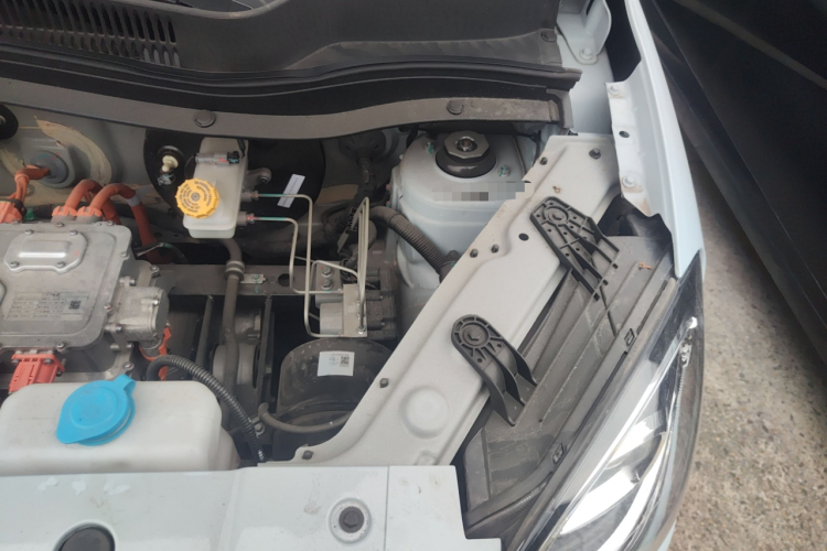 零跑汽车 零跑T03 2023款 310轻享版机舱底盘26