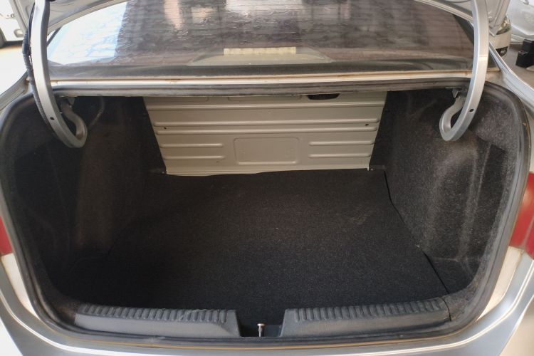 大众 捷达 2015款 1.4L 手动时尚型机舱底盘23