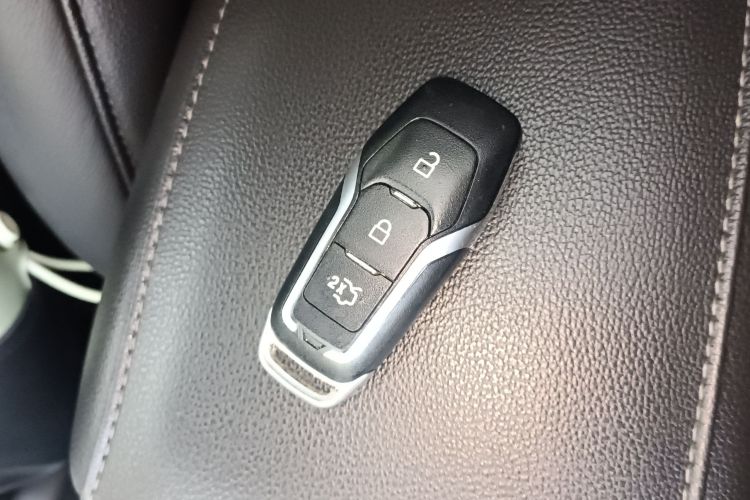 福特 蒙迪欧 2013款 2.0L GTDi200豪华型中控内饰11