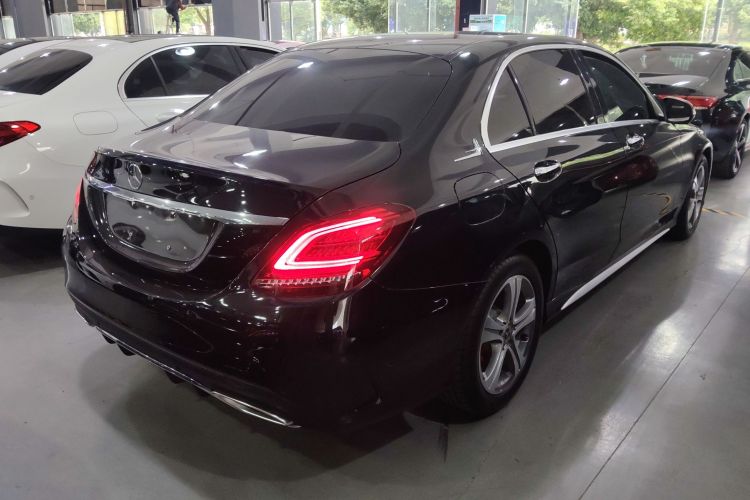 奔驰C级 2019款 改款 C 260 L 运动版车身外观7