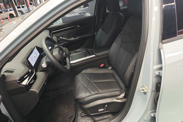 吉利银河 银河L6 2024款 125km PLUS 龙腾版中控内饰19