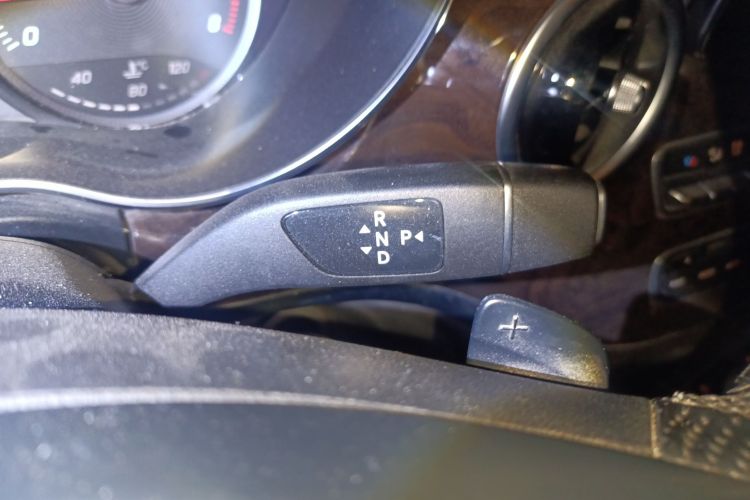 奔驰V级 2018款 V 260 L 尊贵加长版 国VI中控内饰18