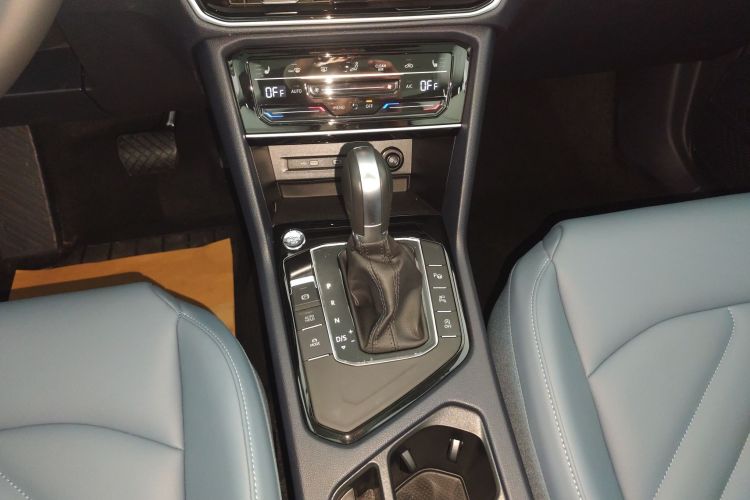 大众 途岳 2024款 300TSI 两驱月尊版中控内饰18