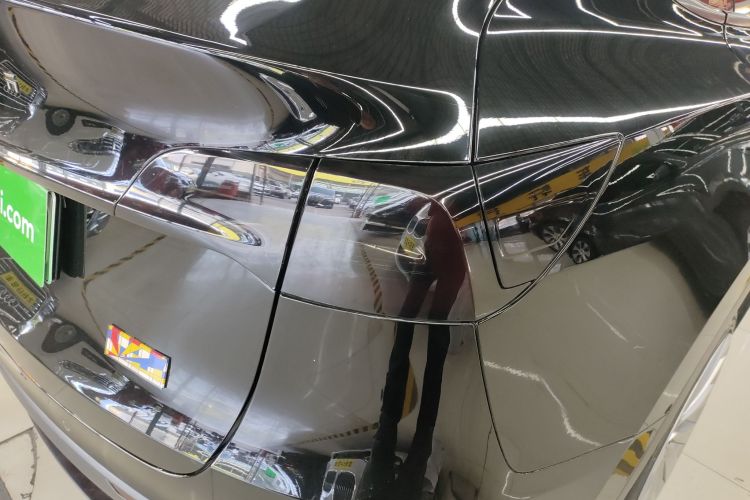 特斯拉 Model Y 2022款 改款 后轮驱动版车身外观9