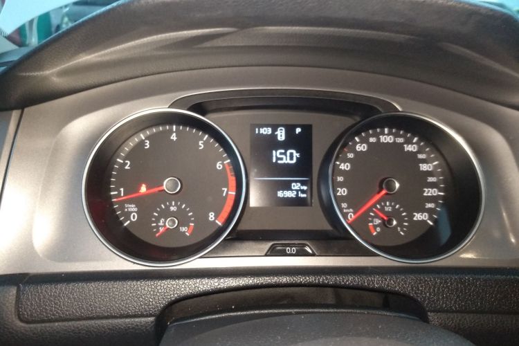 大众 高尔夫 2015款 1.6L 自动时尚型中控内饰14