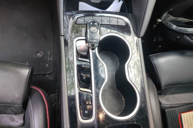 别克 君威 2020款 GS 28T 尊贵型中控内饰18