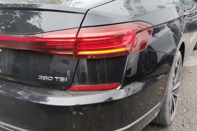大众 帕萨特 2024款 380TSI 龙耀版车身外观9