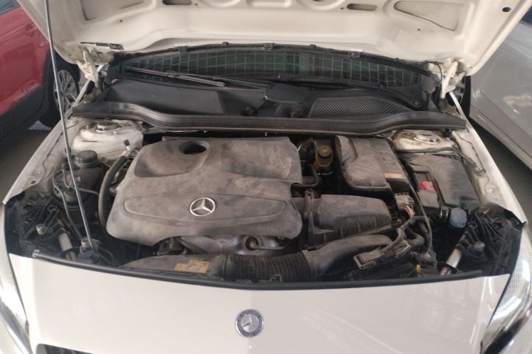 奔驰A级(进口) 2016款 A 200 时尚型机舱底盘24