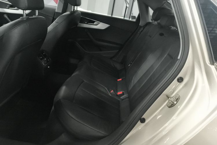 奥迪A4L 2018款 30周年年型 45 TFSI quattro 个性运动版中控内饰21