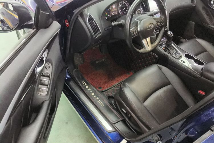 英菲尼迪Q50L 2018款 2.0T 舒适版 国V中控内饰20