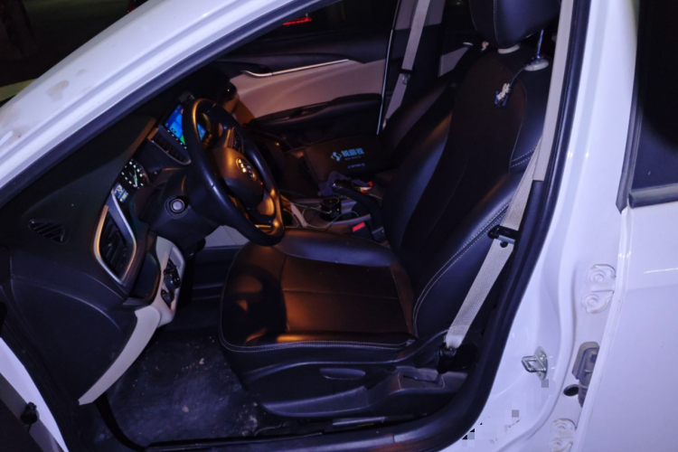 别克 英朗 2018款 15T 双离合进取型 国V中控内饰19