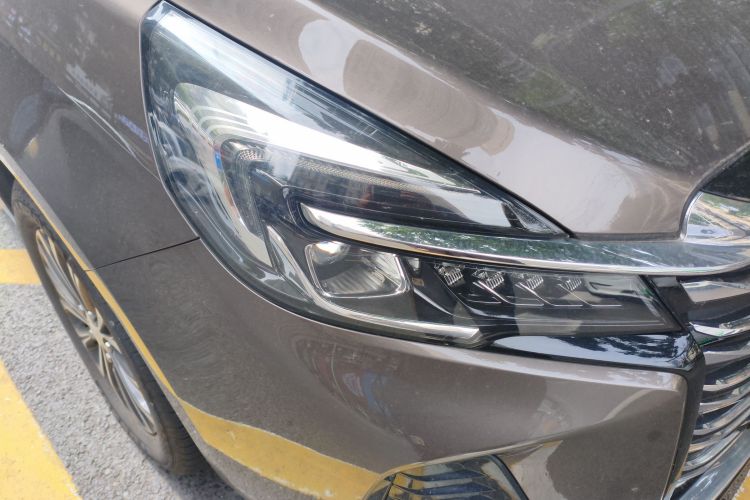 别克GL8 2023款 陆上公务舱 舒适型车身外观8