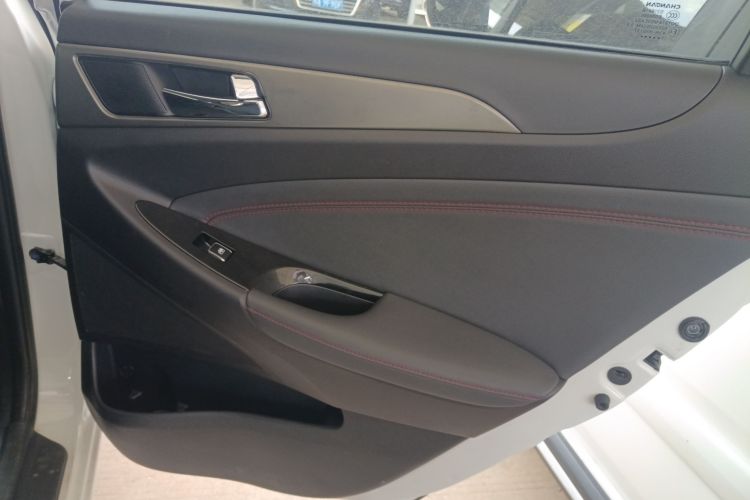 长安 逸动 2016款 1.6L 手动风尚型中控内饰45