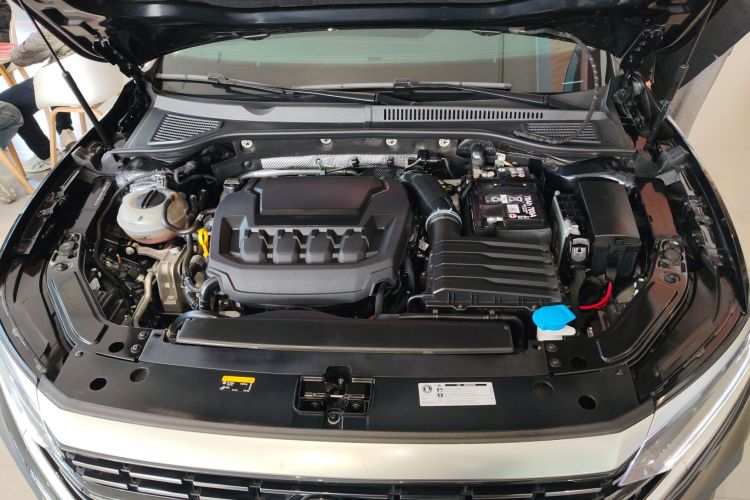 大众 帕萨特 2025款 出众款 380TSI 龙腾版机舱底盘24