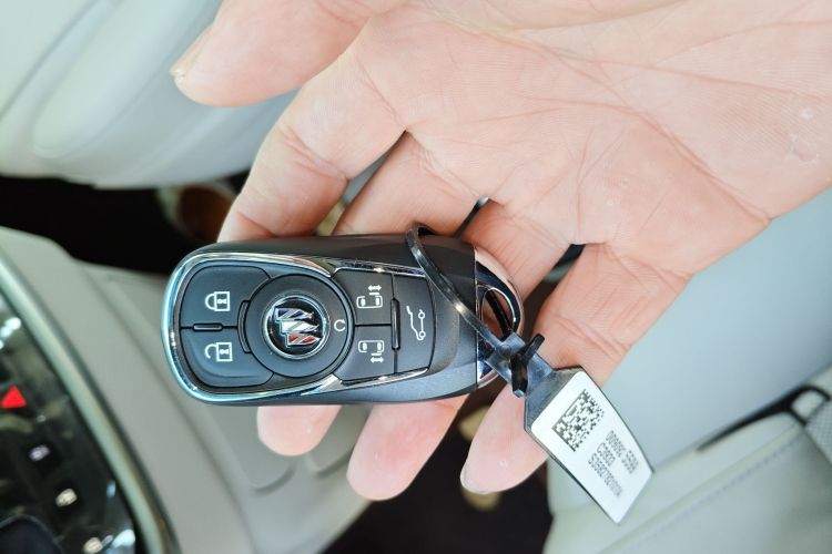 别克GL8 2022款 Avenir艾维亚 六座贤礼版中控内饰11