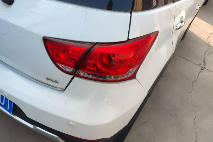 长城M4 2014款 1.5L 手动豪华型车身外观9