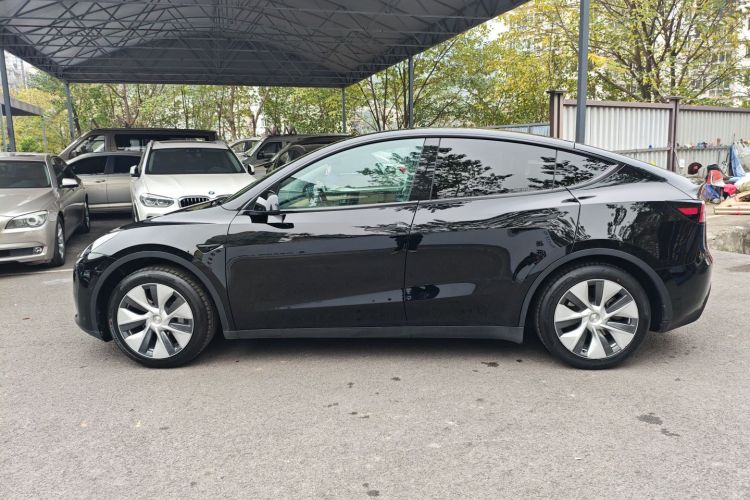 特斯拉 Model Y 2022款 后轮驱动版车身外观4