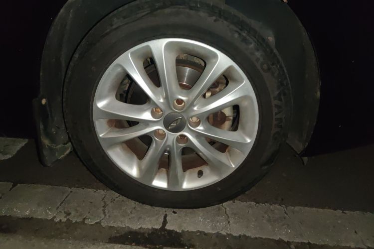 奇瑞 艾瑞泽7 2015款 1.6L 手动致享版车身外观10