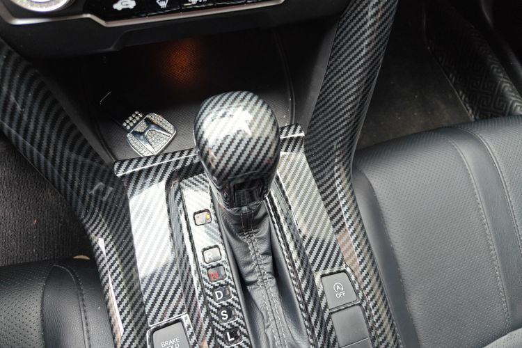 本田 思域 2021款 HATCHBACK 220TURBO CVT新锐控中控内饰18