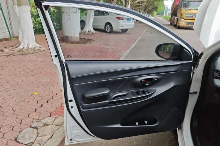 丰田 YARiS L 致炫 2021款 1.5L CVT领先版中控内饰7007