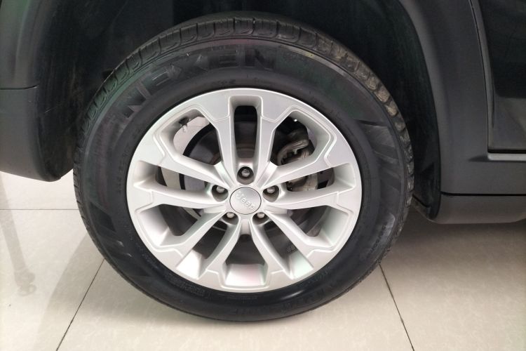 Jeep 指南者 2021款 220T 自动领先版车身外观6004