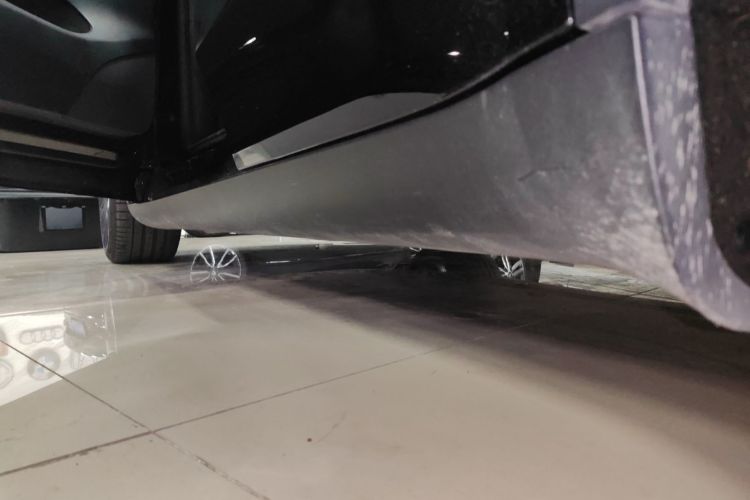 特斯拉 Model Y 2023款 高性能全轮驱动版局部细节9002