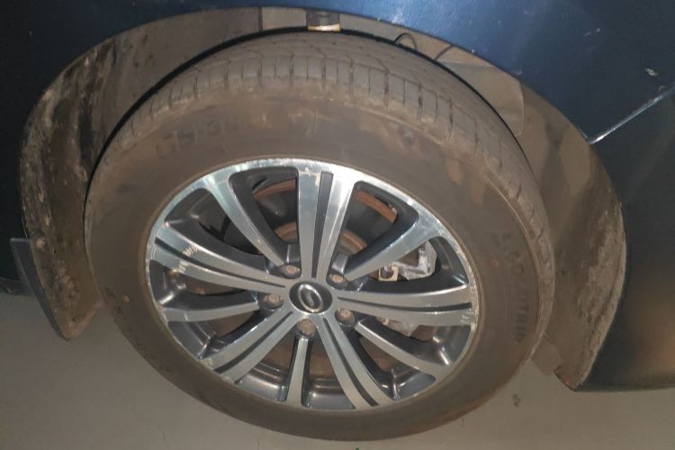 广汽传祺 传祺M8 2018款 320T 旗舰版车身外观10