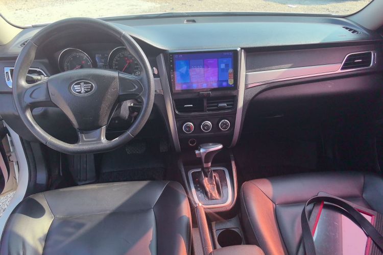 奔腾B30 2017款 1.6L 自动舒适型中控内饰12