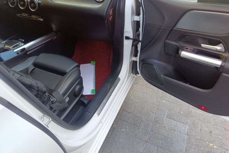 奔驰B级 2020款 B 200 动感型局部细节9005