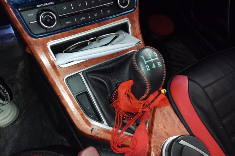 吉利汽车 远景 2018款 1.5L 手动幸福版中控内饰18