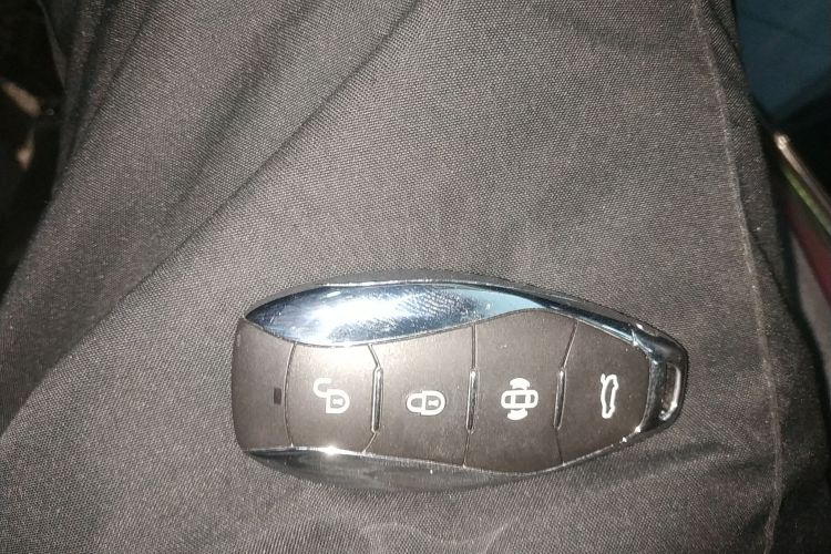 红旗EH7 2024款 690 Pro中控内饰11