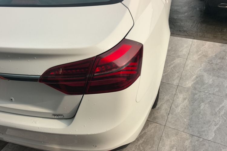 吉利汽车 帝豪 2019款 领军版 1.5L 手动向上互联型 国VI车身外观9