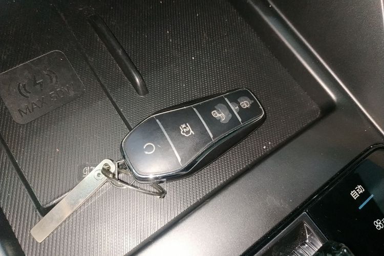 比亚迪 宋PLUS新能源 2025款 DM-i 智驾版 160KM 旗舰型中控内饰7001