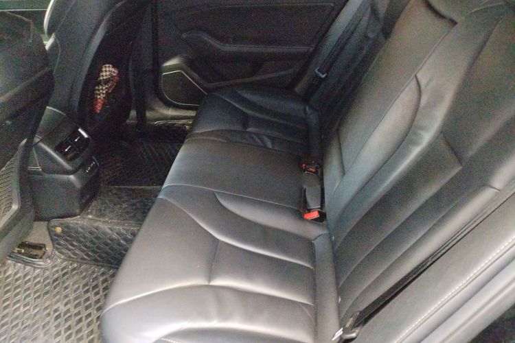 红旗H5 2019款 30TD 智联灵动版中控内饰7004