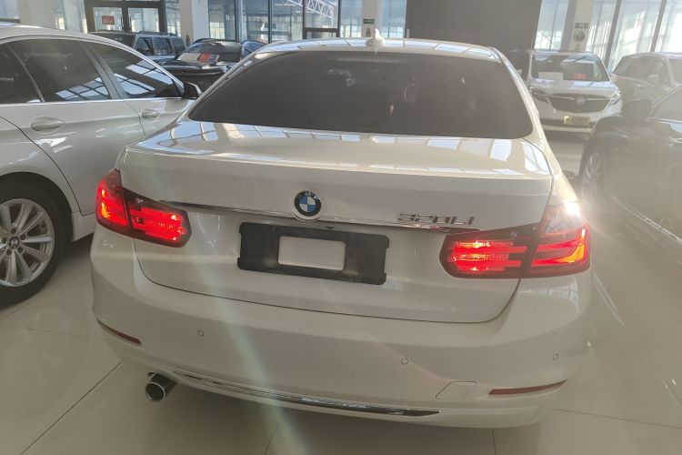 宝马3系 2015款 320Li 超悦版豪华设计套装车身外观6